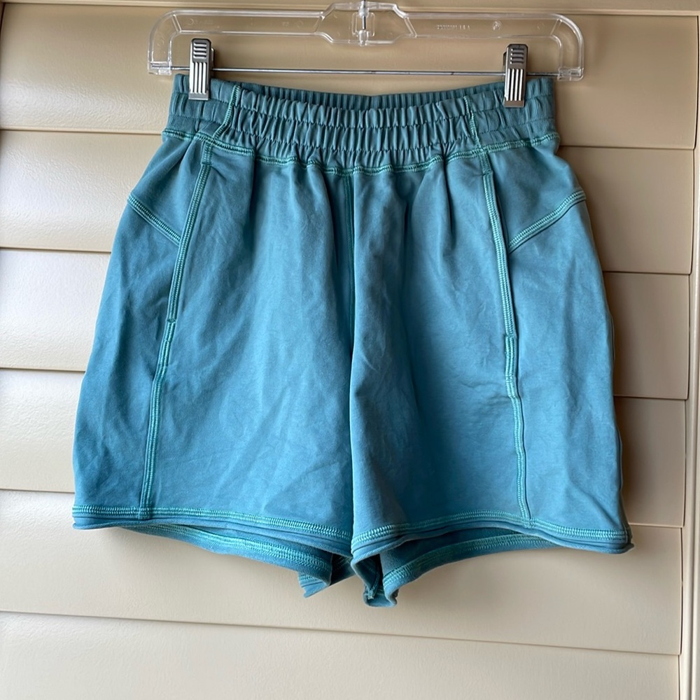 Lululemon LA Side Panel High-Rise Short